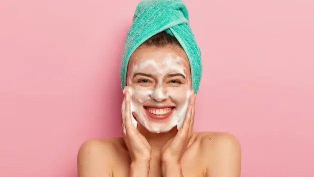Worried About Oil And Dust Build Up This Monsoon? Here's a Face Wash That Helps!